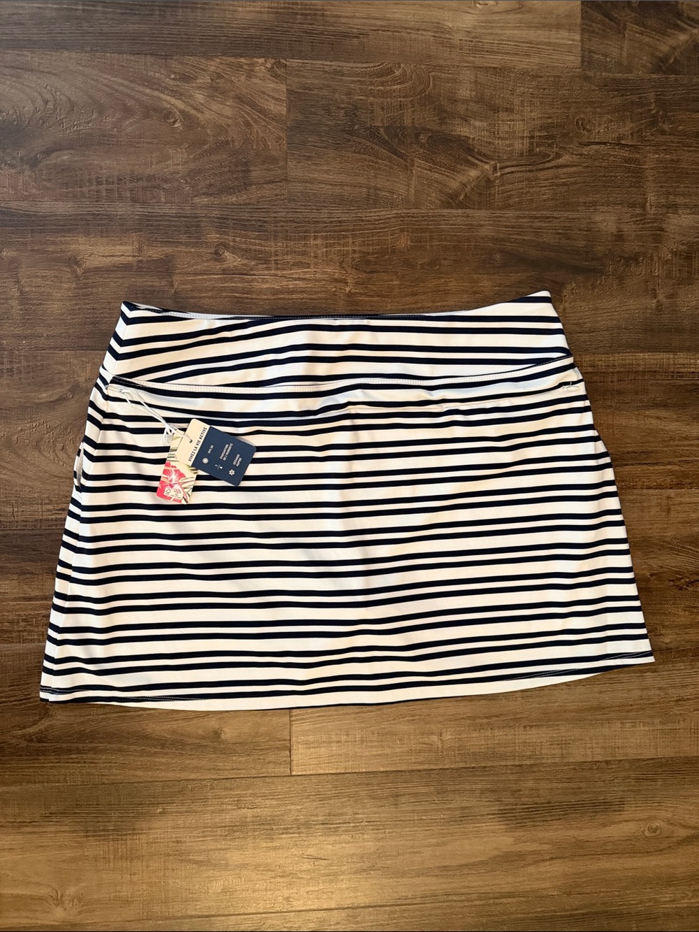 Tommy Bahama Navy and White Striped Mini Skort, New With Tags. Size  XL